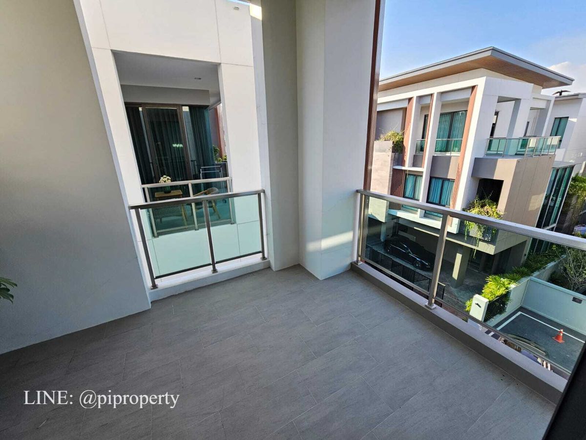 บ้านพัฒนาการ ศรีนครินทร์ : เฟอร์นิเจอร์ครบ บ้านเดี่ยวหรูทันสมัยให้เช่าในเดอะเจนทรีพัฒนาการ 4 ห้องนอน + 5 ห้องน้ํา + ที่จอดรถ 3 คัน ชุมชนที่อยู่อาศัยวิลล่าพัฒนาการชั้นนํา