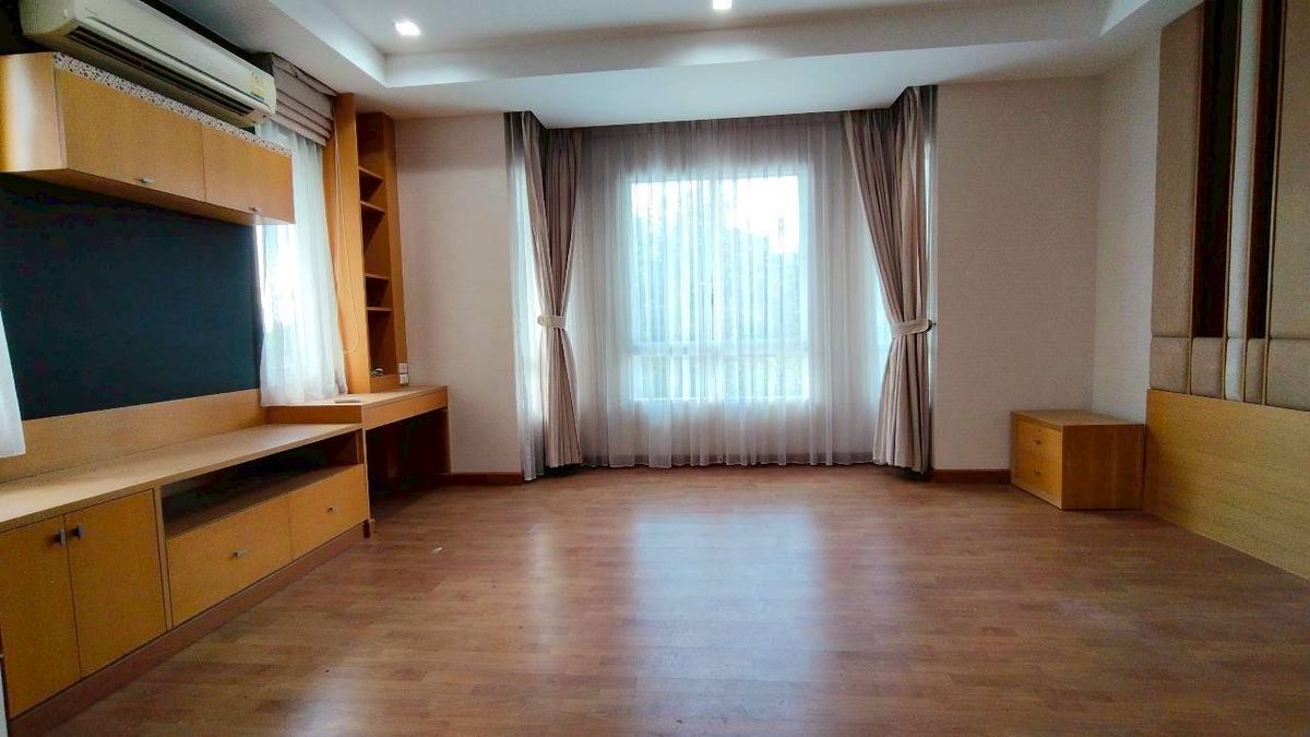 ขายบ้านพุทธมณฑล ศาลายา : ขายบ้านเดี่ยวหลังใหญ่ หัวมุม ทำเลดีที่สุดในโครงการ บุษราคัม เรสซิเด้นท์ ศาลาธรรมสพน์