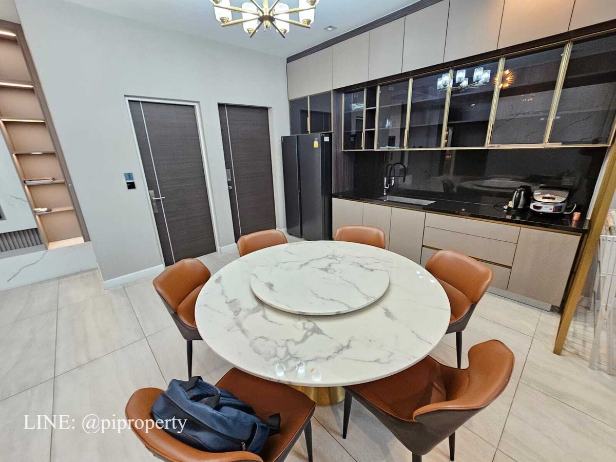 บ้านพัฒนาการ ศรีนครินทร์ : เฟอร์นิเจอร์ครบ บ้านเดี่ยวหรูทันสมัยให้เช่าในเดอะเจนทรีพัฒนาการ 4 ห้องนอน + 5 ห้องน้ํา + ที่จอดรถ 3 คัน ชุมชนที่อยู่อาศัยวิลล่าพัฒนาการชั้นนํา