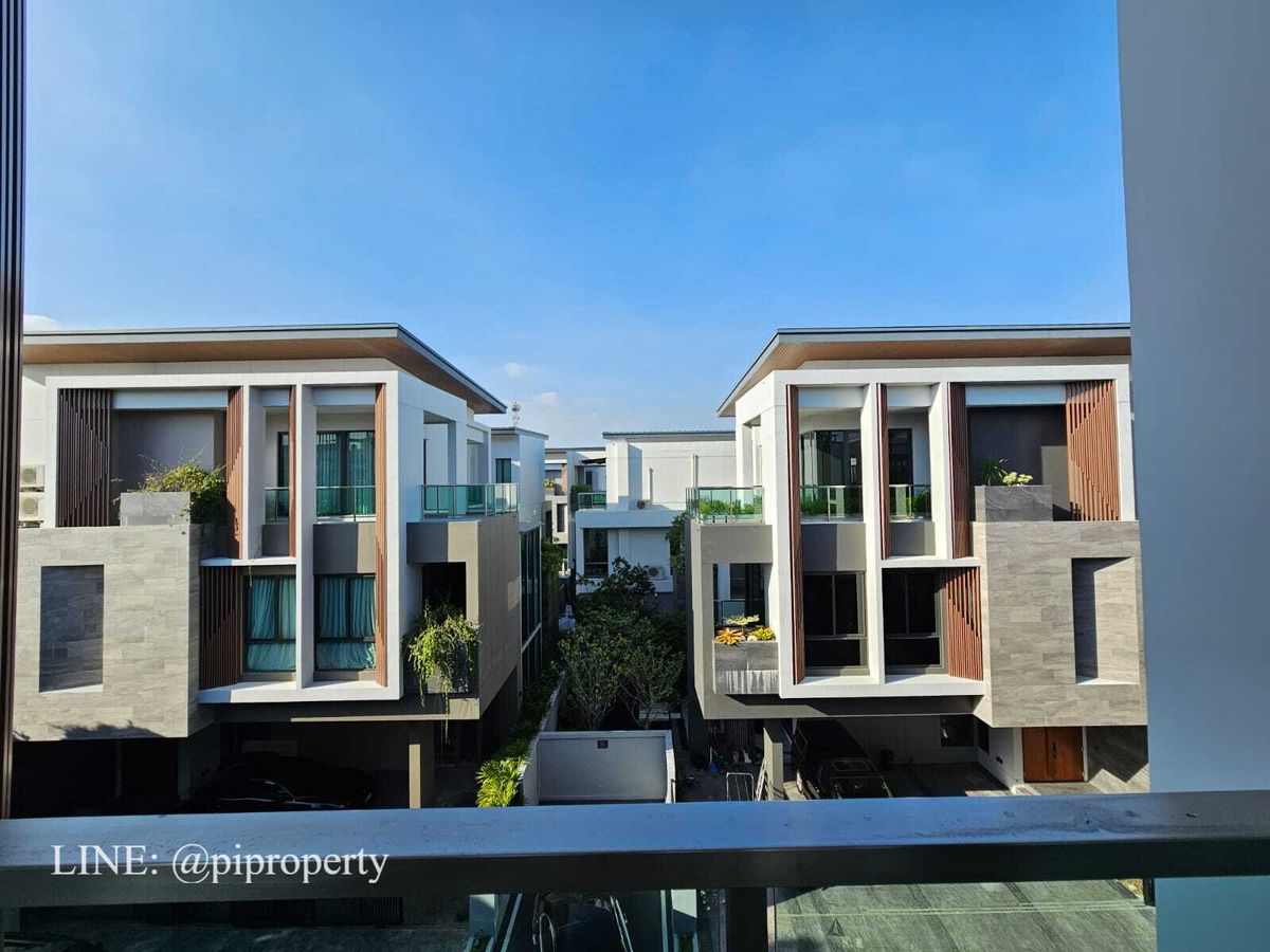 บ้านพัฒนาการ ศรีนครินทร์ : เฟอร์นิเจอร์ครบ บ้านเดี่ยวหรูทันสมัยให้เช่าในเดอะเจนทรีพัฒนาการ 4 ห้องนอน + 5 ห้องน้ํา + ที่จอดรถ 3 คัน ชุมชนที่อยู่อาศัยวิลล่าพัฒนาการชั้นนํา