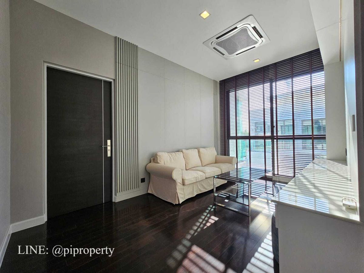 บ้านพัฒนาการ ศรีนครินทร์ : เฟอร์นิเจอร์ครบ บ้านเดี่ยวหรูทันสมัยให้เช่าในเดอะเจนทรีพัฒนาการ 4 ห้องนอน + 5 ห้องน้ํา + ที่จอดรถ 3 คัน ชุมชนที่อยู่อาศัยวิลล่าพัฒนาการชั้นนํา