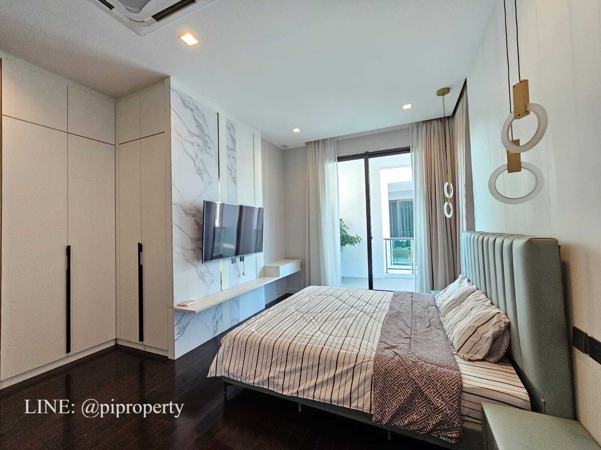 บ้านพัฒนาการ ศรีนครินทร์ : เฟอร์นิเจอร์ครบ บ้านเดี่ยวหรูทันสมัยให้เช่าในเดอะเจนทรีพัฒนาการ 4 ห้องนอน + 5 ห้องน้ํา + ที่จอดรถ 3 คัน ชุมชนที่อยู่อาศัยวิลล่าพัฒนาการชั้นนํา