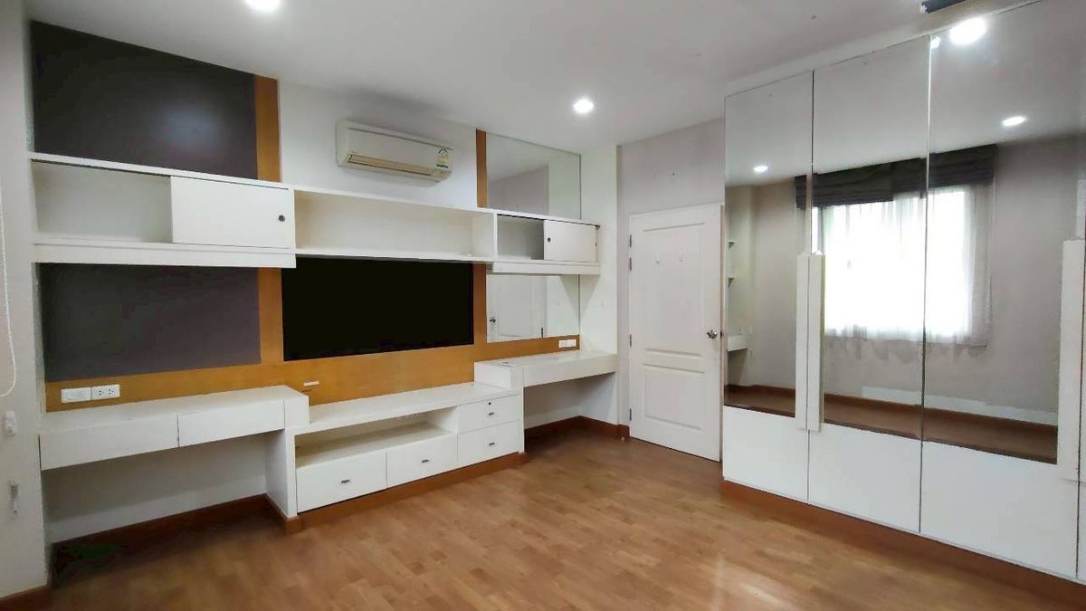 ขายบ้านพุทธมณฑล ศาลายา : ขายบ้านเดี่ยวหลังใหญ่ หัวมุม ทำเลดีที่สุดในโครงการ บุษราคัม เรสซิเด้นท์ ศาลาธรรมสพน์