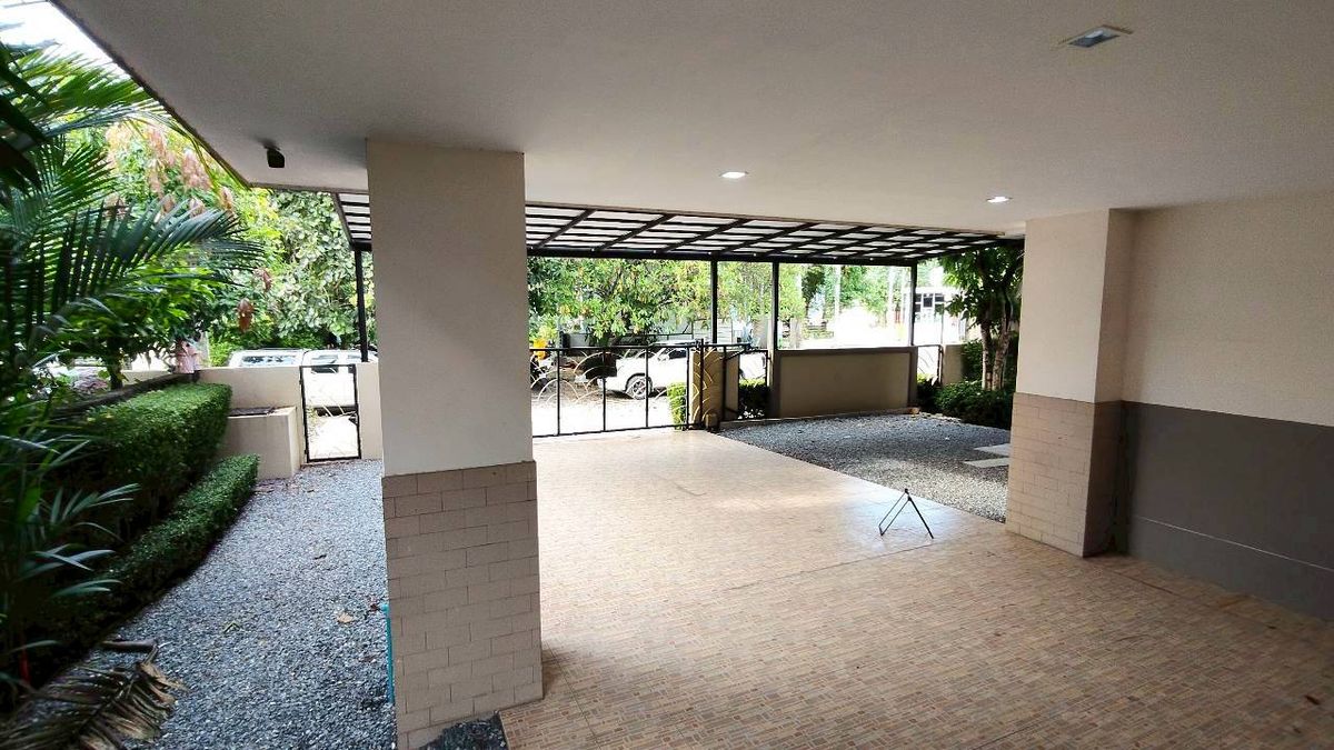 ขายบ้านพุทธมณฑล ศาลายา : ขายบ้านเดี่ยวหลังใหญ่ หัวมุม ทำเลดีที่สุดในโครงการ บุษราคัม เรสซิเด้นท์ ศาลาธรรมสพน์