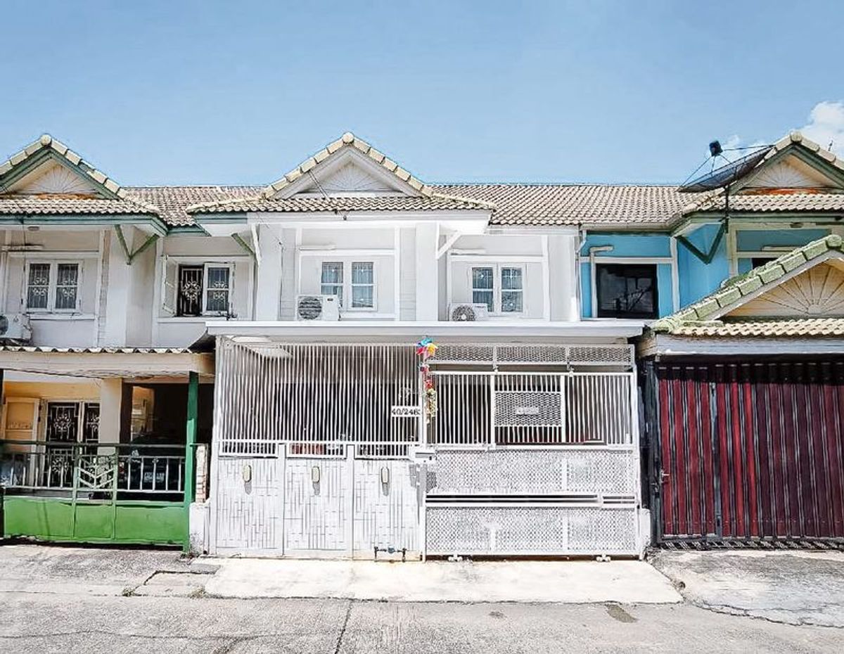 For SaleTownhomePathum Thani,Rangsit, Thammasat : 2-story townhouse for sale, Pruksa B Rangsit-Khlong 3 project, area 18 square meters, 3 bedrooms, near Future Park Rangsit, Khlong Sam Subdistrict, Khlong Luang District. Pathum Thani Province