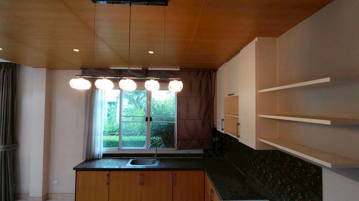 ขายบ้านพุทธมณฑล ศาลายา : ขายบ้านเดี่ยวหลังใหญ่ หัวมุม ทำเลดีที่สุดในโครงการ บุษราคัม เรสซิเด้นท์ ศาลาธรรมสพน์