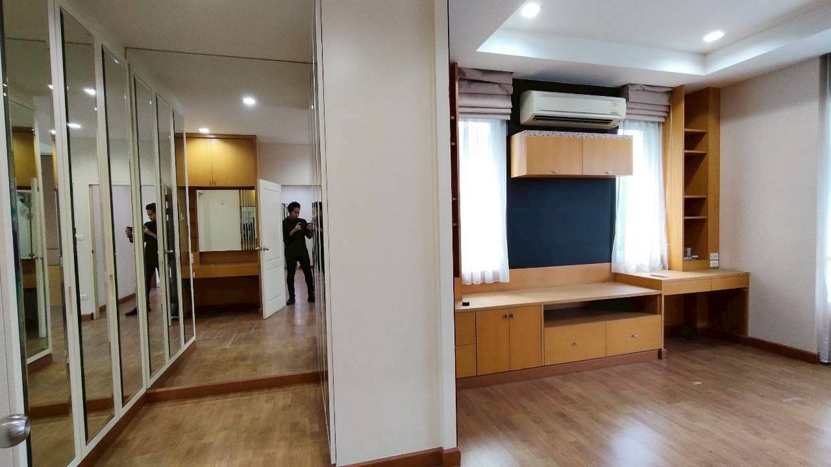 ขายบ้านพุทธมณฑล ศาลายา : ขายบ้านเดี่ยวหลังใหญ่ หัวมุม ทำเลดีที่สุดในโครงการ บุษราคัม เรสซิเด้นท์ ศาลาธรรมสพน์