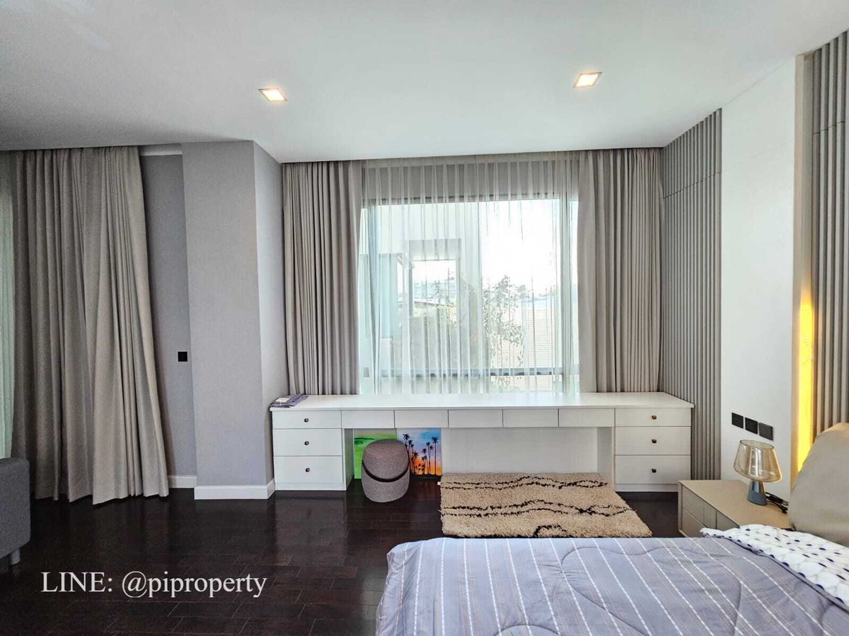 บ้านพัฒนาการ ศรีนครินทร์ : เฟอร์นิเจอร์ครบ บ้านเดี่ยวหรูทันสมัยให้เช่าในเดอะเจนทรีพัฒนาการ 4 ห้องนอน + 5 ห้องน้ํา + ที่จอดรถ 3 คัน ชุมชนที่อยู่อาศัยวิลล่าพัฒนาการชั้นนํา