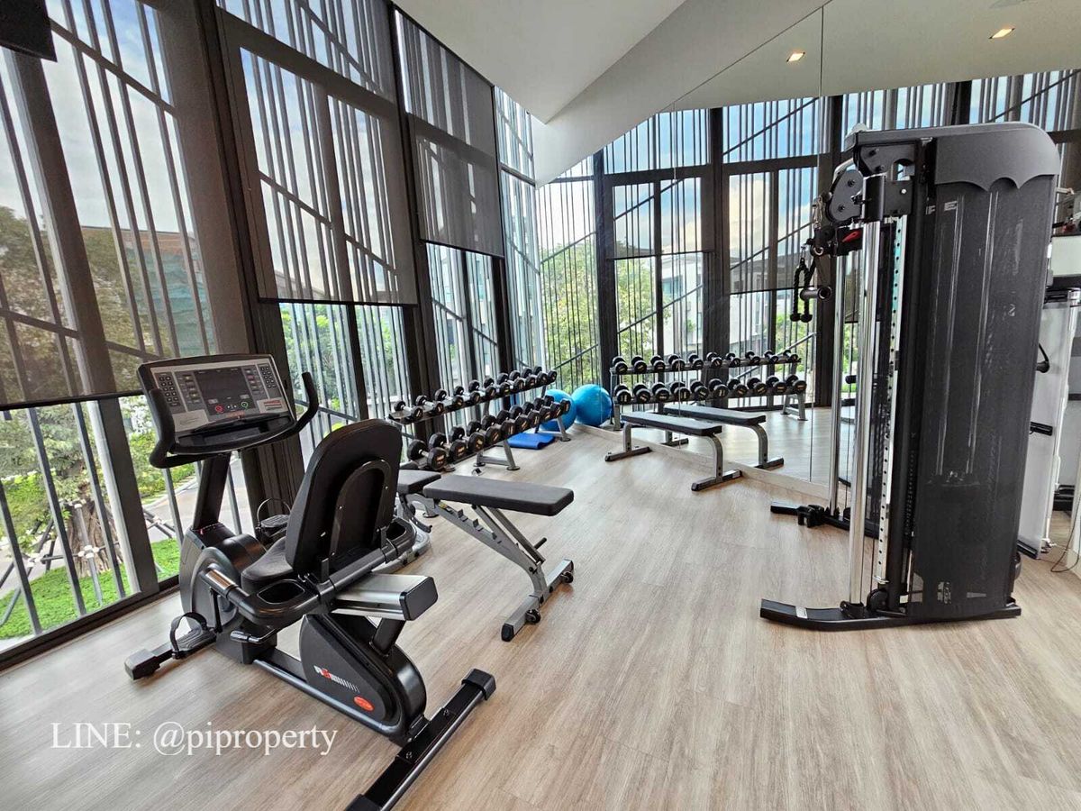 บ้านพัฒนาการ ศรีนครินทร์ : เฟอร์นิเจอร์ครบ บ้านเดี่ยวหรูทันสมัยให้เช่าในเดอะเจนทรีพัฒนาการ 4 ห้องนอน + 5 ห้องน้ํา + ที่จอดรถ 3 คัน ชุมชนที่อยู่อาศัยวิลล่าพัฒนาการชั้นนํา