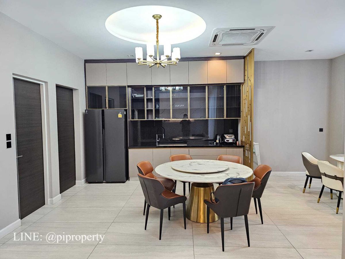 บ้านพัฒนาการ ศรีนครินทร์ : เฟอร์นิเจอร์ครบ บ้านเดี่ยวหรูทันสมัยให้เช่าในเดอะเจนทรีพัฒนาการ 4 ห้องนอน + 5 ห้องน้ํา + ที่จอดรถ 3 คัน ชุมชนที่อยู่อาศัยวิลล่าพัฒนาการชั้นนํา