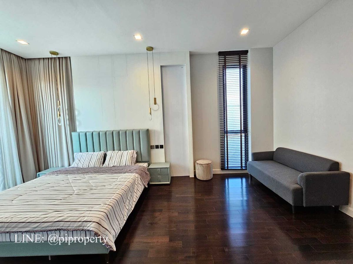 บ้านพัฒนาการ ศรีนครินทร์ : เฟอร์นิเจอร์ครบ บ้านเดี่ยวหรูทันสมัยให้เช่าในเดอะเจนทรีพัฒนาการ 4 ห้องนอน + 5 ห้องน้ํา + ที่จอดรถ 3 คัน ชุมชนที่อยู่อาศัยวิลล่าพัฒนาการชั้นนํา