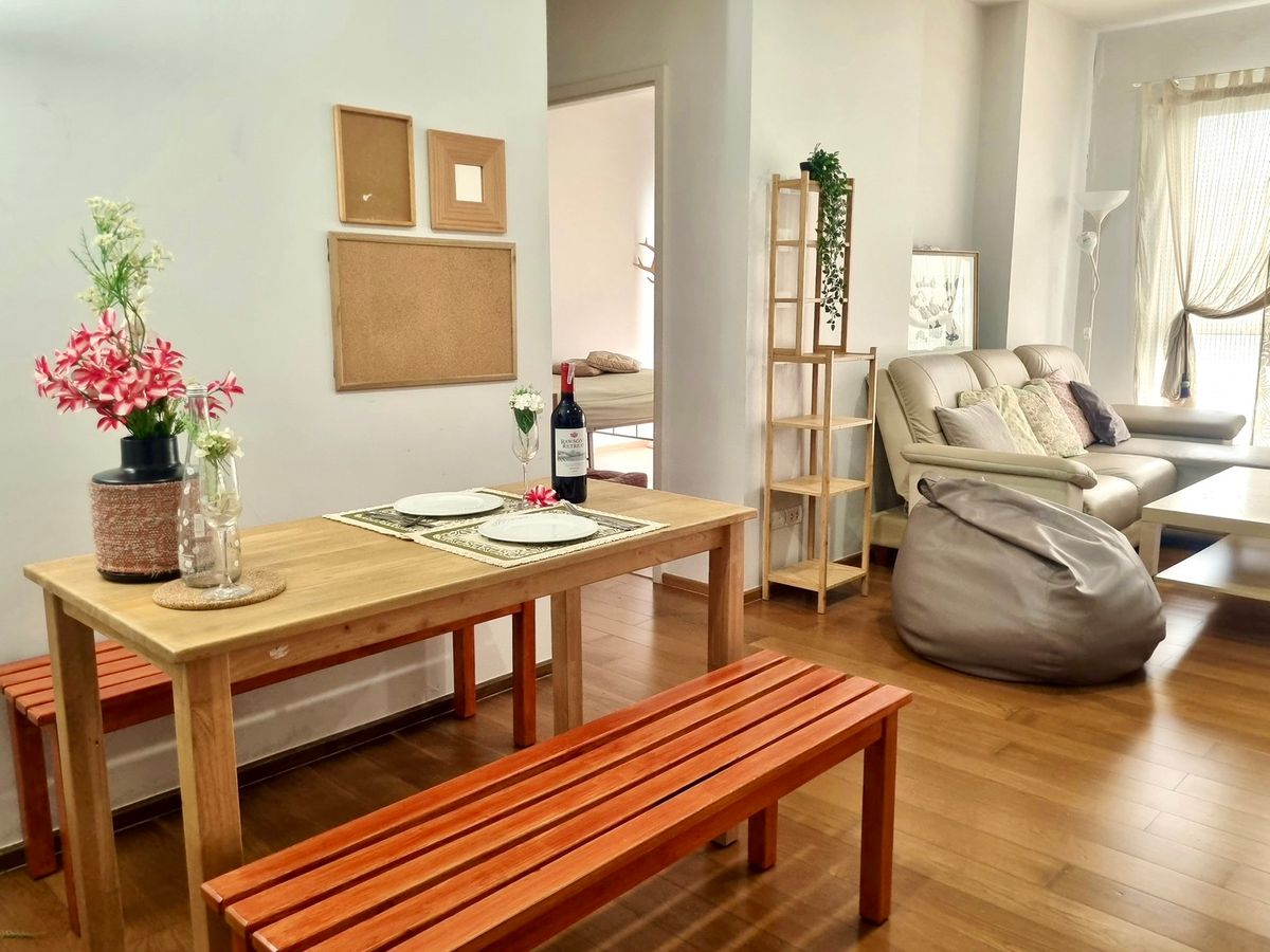 คอนโดวงเวียนใหญ่ เจริญนคร : ให้เช่า Hive Taksin Condominium — 2 ห้องนอน พร้อมเฟอร์ครบ ห้องมุมสวย ใจกลางเมือง ใกล้ BTS วงเวียนใหญ่เพียง 2 นาที 