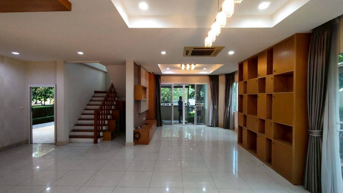 ขายบ้านพุทธมณฑล ศาลายา : ขายบ้านเดี่ยวหลังใหญ่ หัวมุม ทำเลดีที่สุดในโครงการ บุษราคัม เรสซิเด้นท์ ศาลาธรรมสพน์