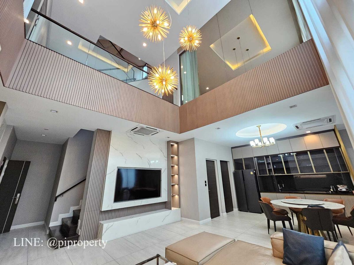 บ้านพัฒนาการ ศรีนครินทร์ : เฟอร์นิเจอร์ครบ บ้านเดี่ยวหรูทันสมัยให้เช่าในเดอะเจนทรีพัฒนาการ 4 ห้องนอน + 5 ห้องน้ํา + ที่จอดรถ 3 คัน ชุมชนที่อยู่อาศัยวิลล่าพัฒนาการชั้นนํา