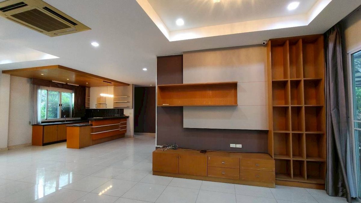 ขายบ้านพุทธมณฑล ศาลายา : ขายบ้านเดี่ยวหลังใหญ่ หัวมุม ทำเลดีที่สุดในโครงการ บุษราคัม เรสซิเด้นท์ ศาลาธรรมสพน์