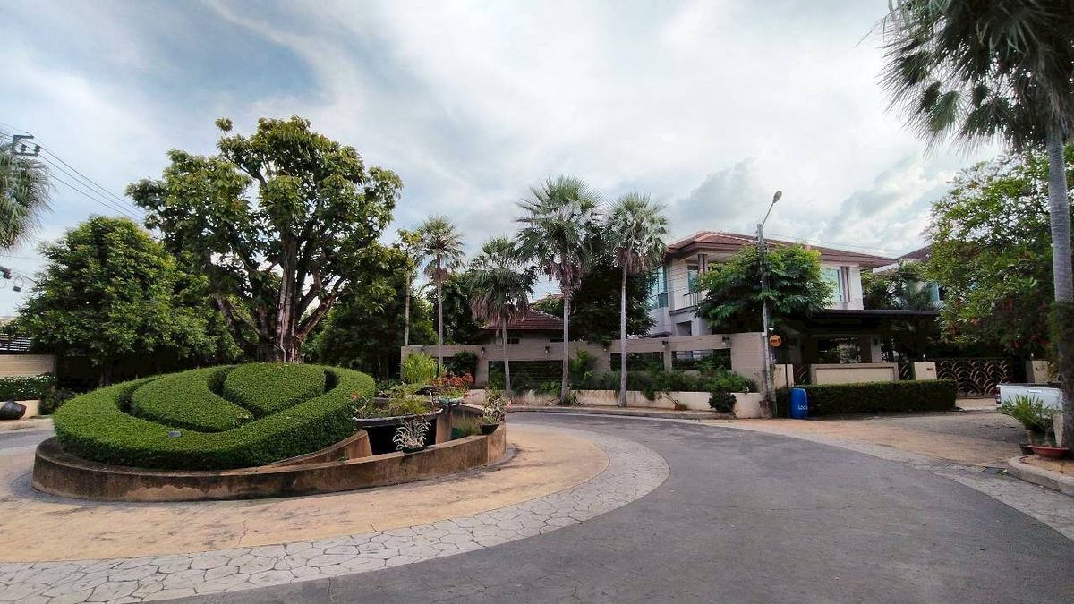 ขายบ้านพุทธมณฑล ศาลายา : ขายบ้านเดี่ยวหลังใหญ่ หัวมุม ทำเลดีที่สุดในโครงการ บุษราคัม เรสซิเด้นท์ ศาลาธรรมสพน์