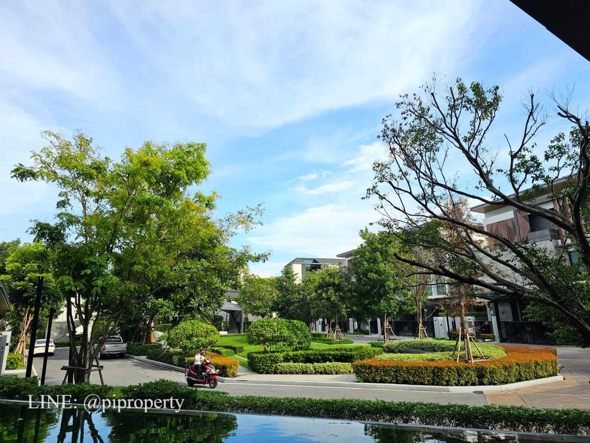 บ้านพัฒนาการ ศรีนครินทร์ : เฟอร์นิเจอร์ครบ บ้านเดี่ยวหรูทันสมัยให้เช่าในเดอะเจนทรีพัฒนาการ 4 ห้องนอน + 5 ห้องน้ํา + ที่จอดรถ 3 คัน ชุมชนที่อยู่อาศัยวิลล่าพัฒนาการชั้นนํา