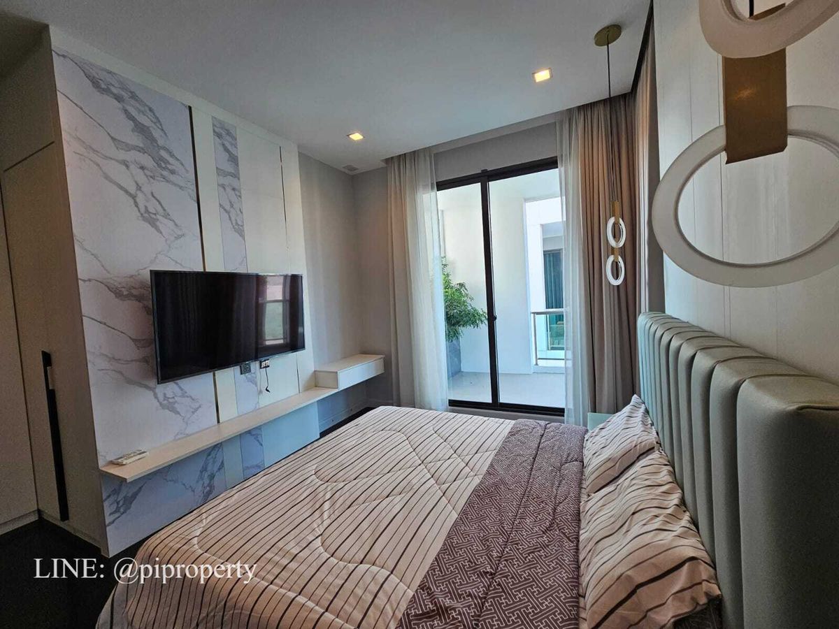 บ้านพัฒนาการ ศรีนครินทร์ : เฟอร์นิเจอร์ครบ บ้านเดี่ยวหรูทันสมัยให้เช่าในเดอะเจนทรีพัฒนาการ 4 ห้องนอน + 5 ห้องน้ํา + ที่จอดรถ 3 คัน ชุมชนที่อยู่อาศัยวิลล่าพัฒนาการชั้นนํา