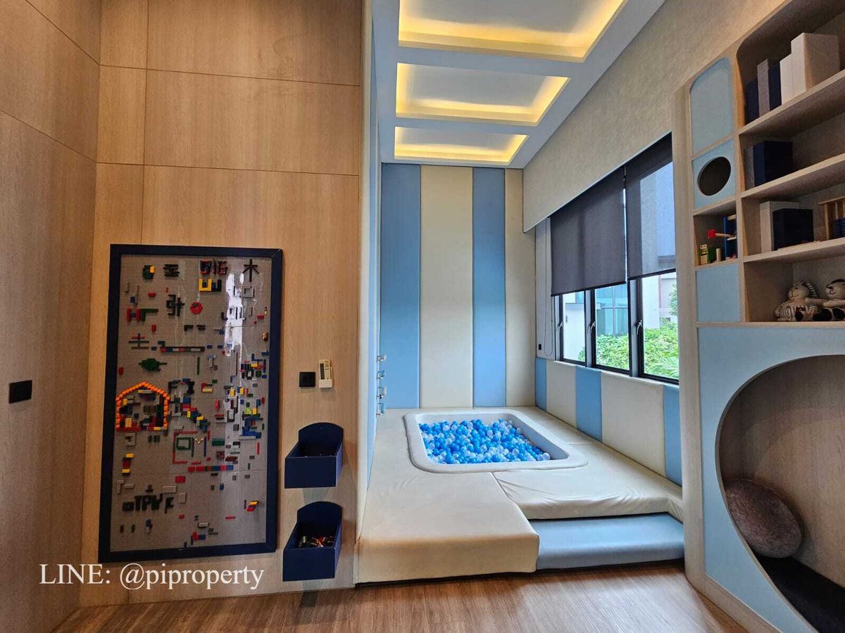 บ้านพัฒนาการ ศรีนครินทร์ : เฟอร์นิเจอร์ครบ บ้านเดี่ยวหรูทันสมัยให้เช่าในเดอะเจนทรีพัฒนาการ 4 ห้องนอน + 5 ห้องน้ํา + ที่จอดรถ 3 คัน ชุมชนที่อยู่อาศัยวิลล่าพัฒนาการชั้นนํา