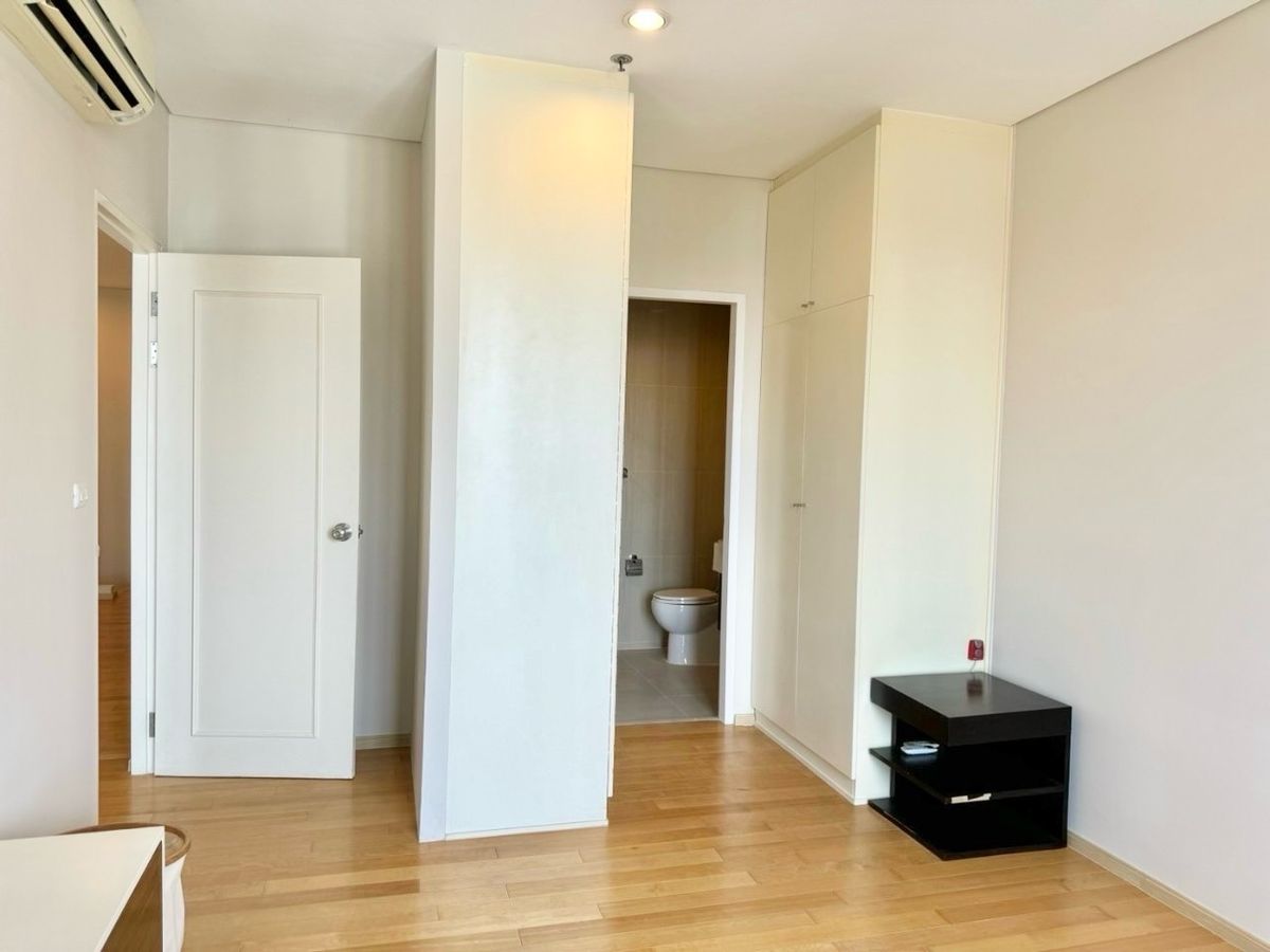 For SaleCondoRama9, Petchburi, RCA : 🌆 Spectacular view in the heart of Asoke! Villa Asoke, 30+ floor | 2 bedrooms, 110 sq m. | Near MRT Phetchaburi | Large room, fully furnished, ready to move in, only 12.5 million.