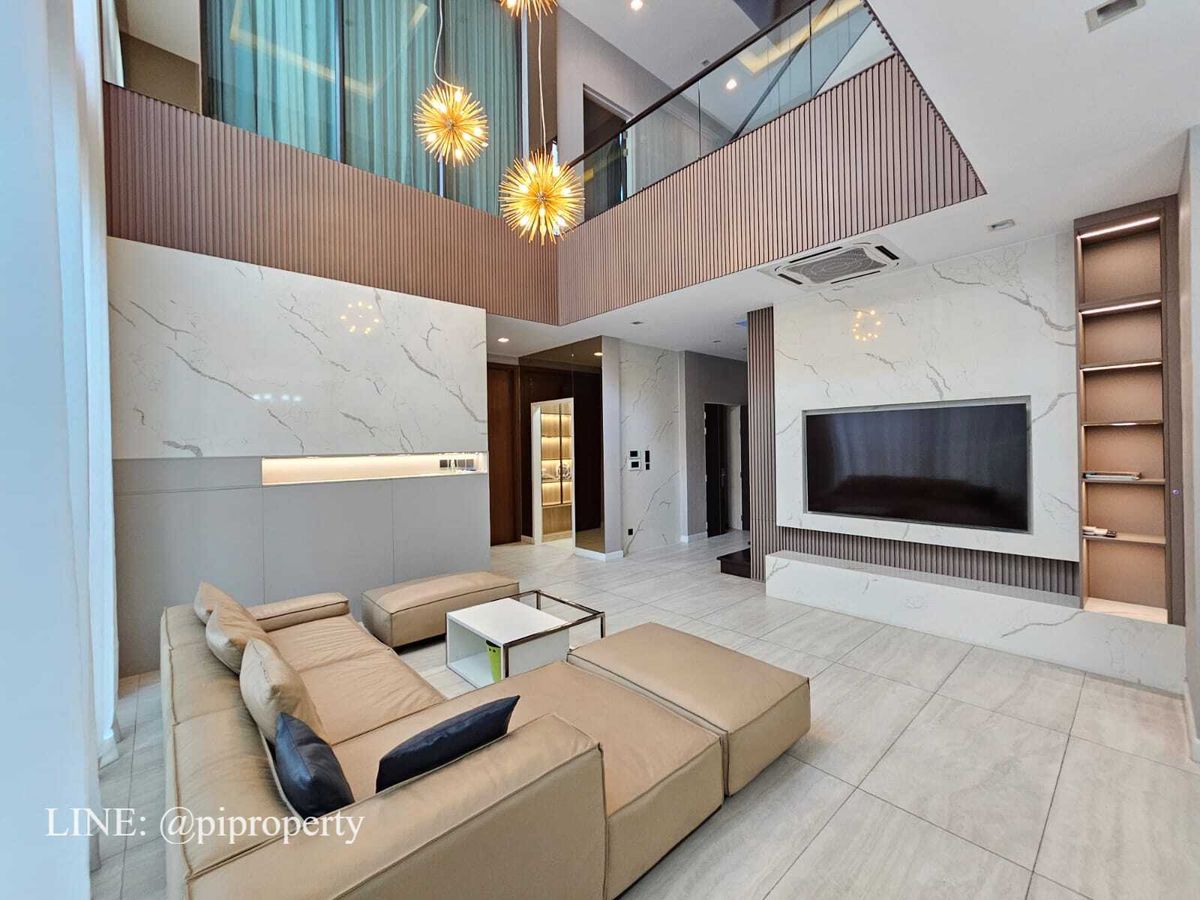 บ้านพัฒนาการ ศรีนครินทร์ : เฟอร์นิเจอร์ครบ บ้านเดี่ยวหรูทันสมัยให้เช่าในเดอะเจนทรีพัฒนาการ 4 ห้องนอน + 5 ห้องน้ํา + ที่จอดรถ 3 คัน ชุมชนที่อยู่อาศัยวิลล่าพัฒนาการชั้นนํา