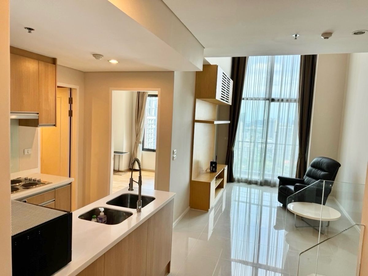For SaleCondoRama9, Petchburi, RCA : 🌆 Spectacular view in the heart of Asoke! Villa Asoke, 30+ floor | 2 bedrooms, 110 sq m. | Near MRT Phetchaburi | Large room, fully furnished, ready to move in, only 12.5 million.