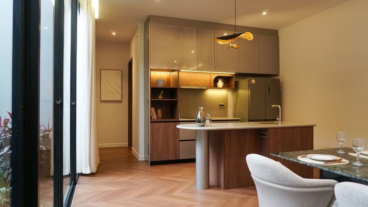 For RentHousePattanakan, Srinakarin : 3-story detached house with private elevator Decorated with superior design, 540 sq m, rent 420,000 baht.