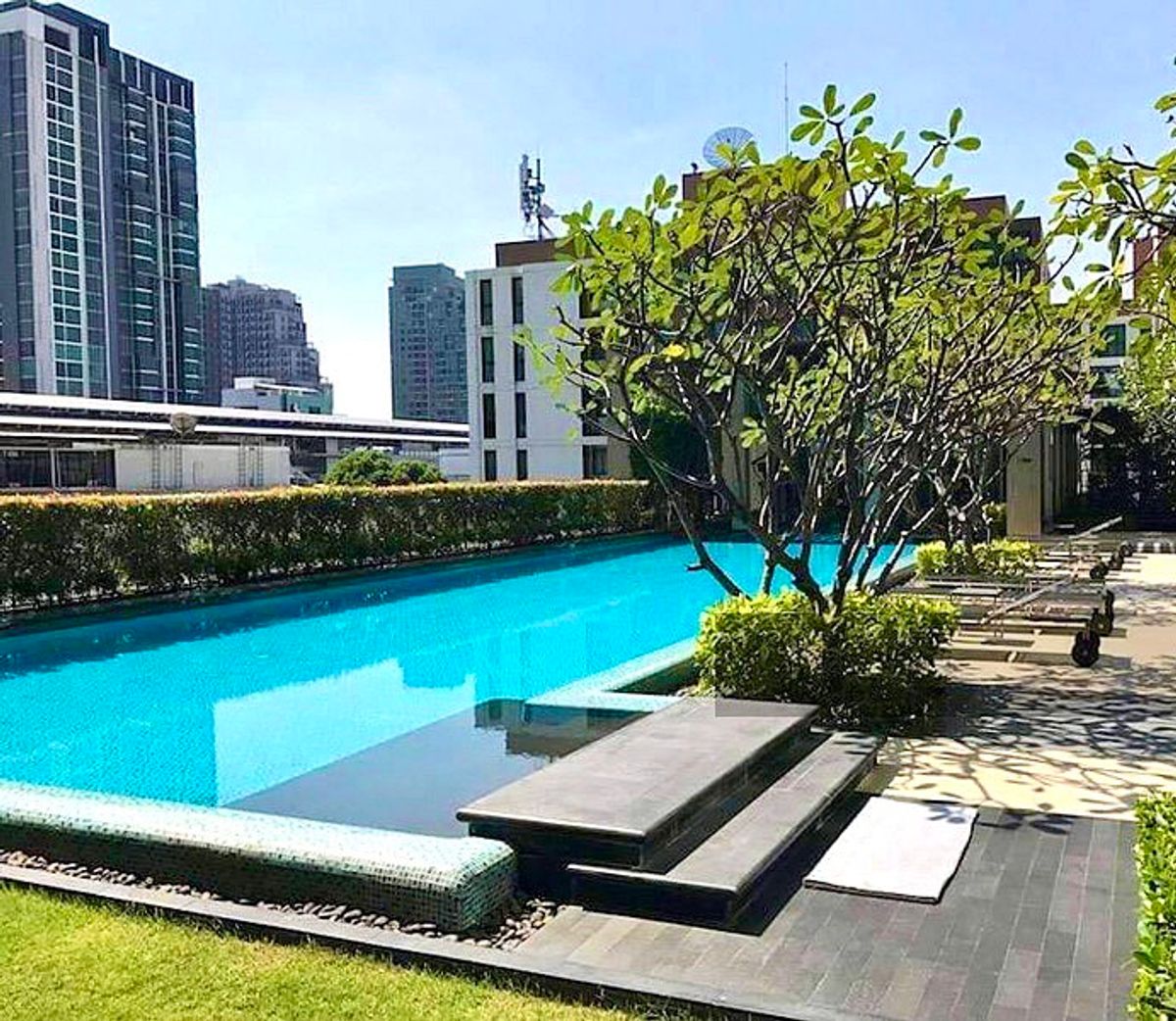 คอนโดวงเวียนใหญ่ เจริญนคร : ให้เช่า Hive Taksin Condominium — 2 ห้องนอน พร้อมเฟอร์ครบ ห้องมุมสวย ใจกลางเมือง ใกล้ BTS วงเวียนใหญ่เพียง 2 นาที 