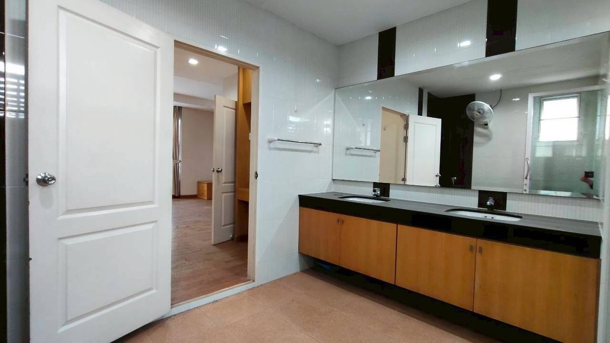 ขายบ้านพุทธมณฑล ศาลายา : ขายบ้านเดี่ยวหลังใหญ่ หัวมุม ทำเลดีที่สุดในโครงการ บุษราคัม เรสซิเด้นท์ ศาลาธรรมสพน์