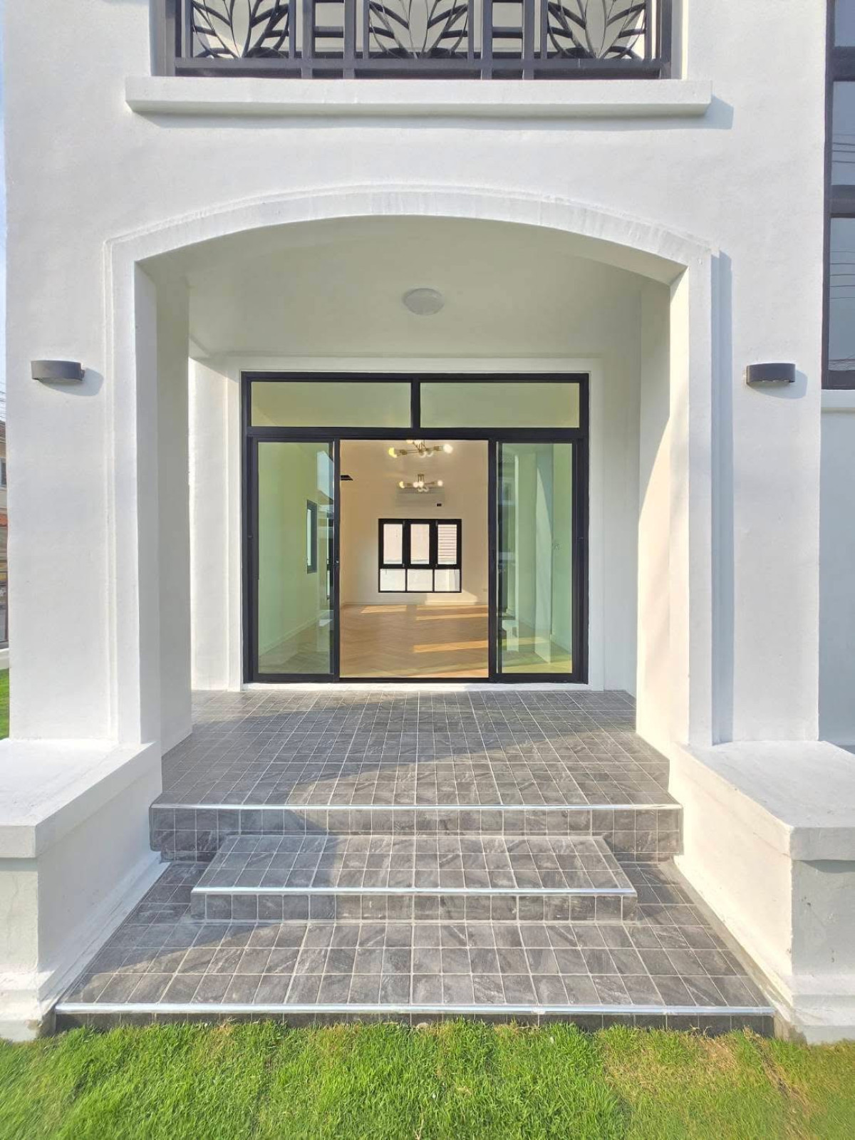 ขายบ้านปทุมธานี รังสิต ธรรมศาสตร์ : ขายบ้าน  บ้านภัสสร 3 รังสิตคลอง 3 หน้ากว้าง รีโนเวทใหม่ คลองสาม คลองหลวง ปทุมธานี   CX-147241