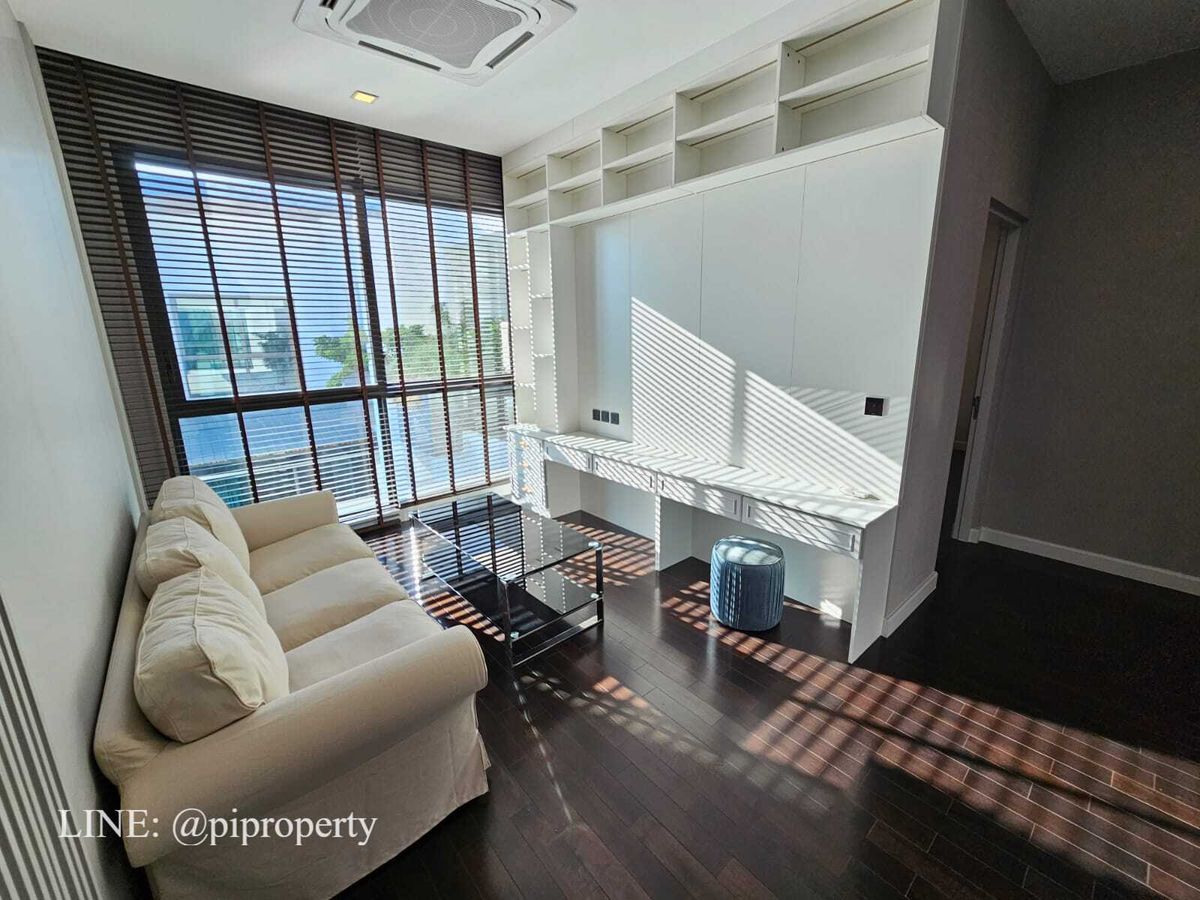 บ้านพัฒนาการ ศรีนครินทร์ : เฟอร์นิเจอร์ครบ บ้านเดี่ยวหรูทันสมัยให้เช่าในเดอะเจนทรีพัฒนาการ 4 ห้องนอน + 5 ห้องน้ํา + ที่จอดรถ 3 คัน ชุมชนที่อยู่อาศัยวิลล่าพัฒนาการชั้นนํา