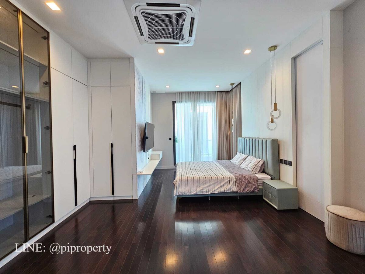 บ้านพัฒนาการ ศรีนครินทร์ : เฟอร์นิเจอร์ครบ บ้านเดี่ยวหรูทันสมัยให้เช่าในเดอะเจนทรีพัฒนาการ 4 ห้องนอน + 5 ห้องน้ํา + ที่จอดรถ 3 คัน ชุมชนที่อยู่อาศัยวิลล่าพัฒนาการชั้นนํา