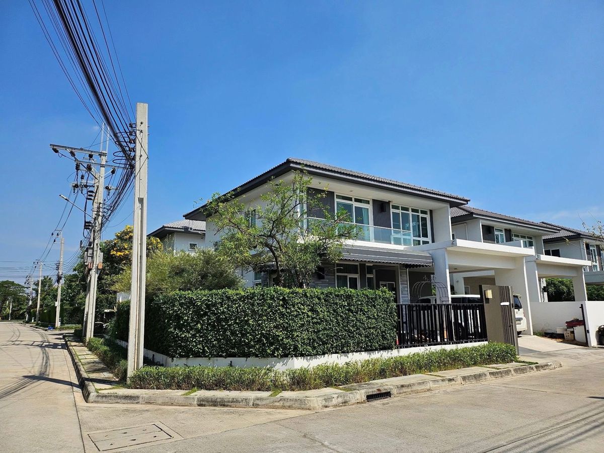 For SaleHouseLadkrabang, Suwannaphum Airport : Behind the corner 🔥 11.9 MB left 🔥 4 bedrooms 🫒 free Olive tree 🫒 air conditioner + some furniture