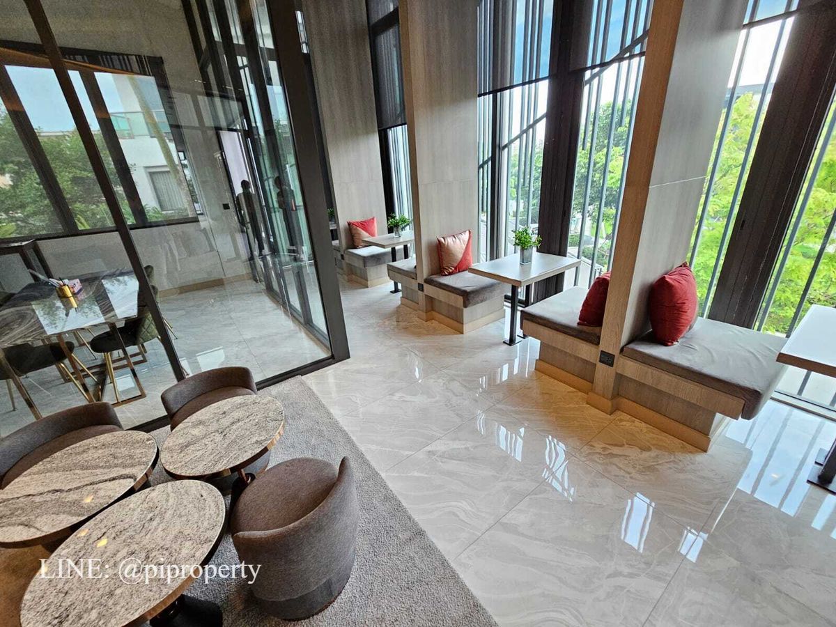 บ้านพัฒนาการ ศรีนครินทร์ : เฟอร์นิเจอร์ครบ บ้านเดี่ยวหรูทันสมัยให้เช่าในเดอะเจนทรีพัฒนาการ 4 ห้องนอน + 5 ห้องน้ํา + ที่จอดรถ 3 คัน ชุมชนที่อยู่อาศัยวิลล่าพัฒนาการชั้นนํา