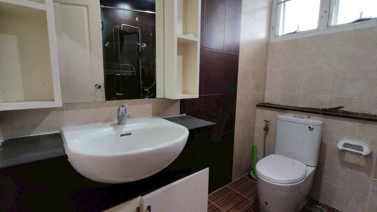 ขายบ้านพุทธมณฑล ศาลายา : ขายบ้านเดี่ยวหลังใหญ่ หัวมุม ทำเลดีที่สุดในโครงการ บุษราคัม เรสซิเด้นท์ ศาลาธรรมสพน์