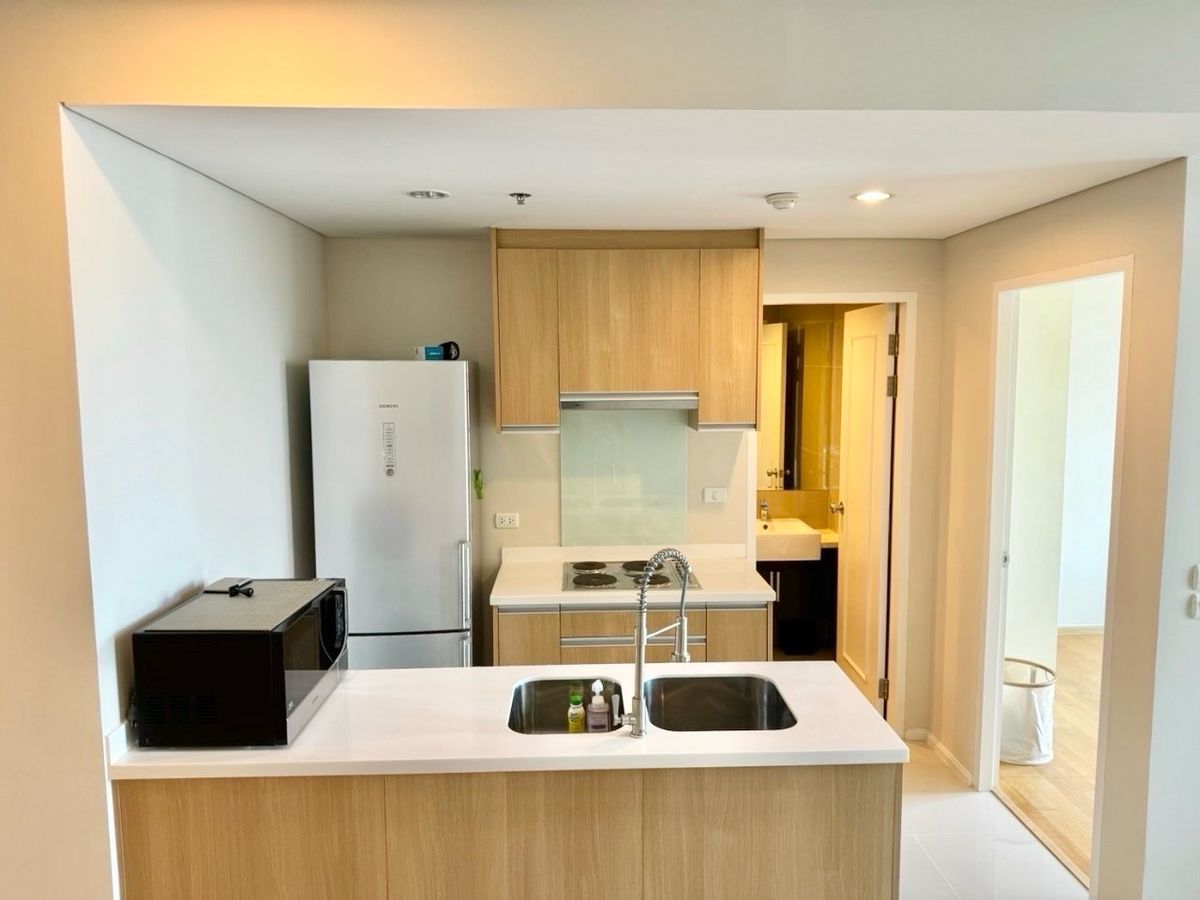 For SaleCondoRama9, Petchburi, RCA : 🌆 Spectacular view in the heart of Asoke! Villa Asoke, 30+ floor | 2 bedrooms, 110 sq m. | Near MRT Phetchaburi | Large room, fully furnished, ready to move in, only 12.5 million.