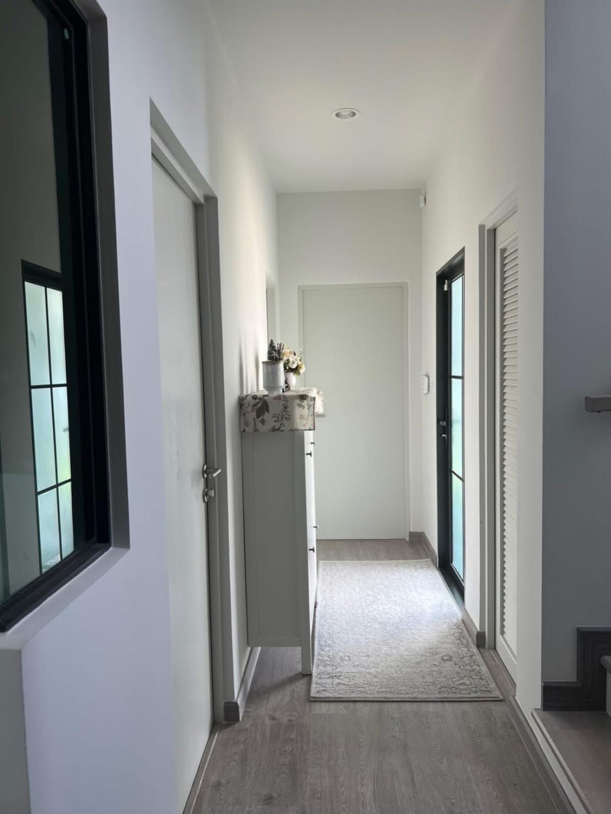 ขายบ้านลาดกระบัง สุวรรณภูมิ : ขายบ้าน  สราญสิริ รามคำแหง หน้ากว้าง MRT-มีนบุร คลองสองต้นนุ่น เขต ลาดกระบัง กรุงเทพ CX-134591