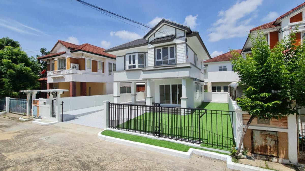 ขายบ้านปทุมธานี รังสิต ธรรมศาสตร์ : ขายบ้าน  มณีรินทร์ เอ็กซ์คลูซีฟ พาร์ค รังสิต หน้ากว้าง รีโนเวทใหม่ บ้านกลาง เมืองปทุมธานี ปทุมธานี CX-134209