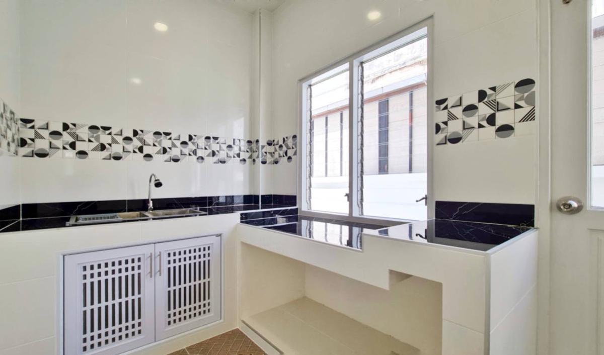 ขายบ้านปทุมธานี รังสิต ธรรมศาสตร์ : ขายบ้าน  มณีรินทร์ เอ็กซ์คลูซีฟ พาร์ค รังสิต หน้ากว้าง รีโนเวทใหม่ บ้านกลาง เมืองปทุมธานี ปทุมธานี CX-134209