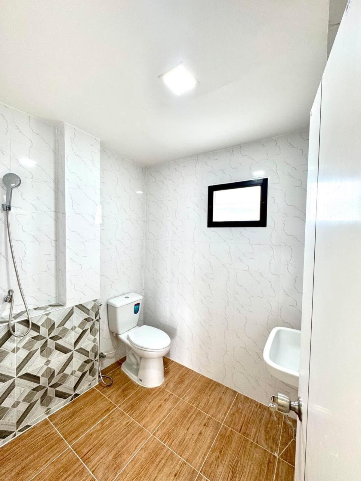 For SaleHousePathum Thani,Rangsit, Thammasat : For Sale House , Baan Pornjira khong 7 , wide frontage , newly renovated , Bueng Kham Phoi , Lam Luk Ka , Pathum Thani , CX-134003