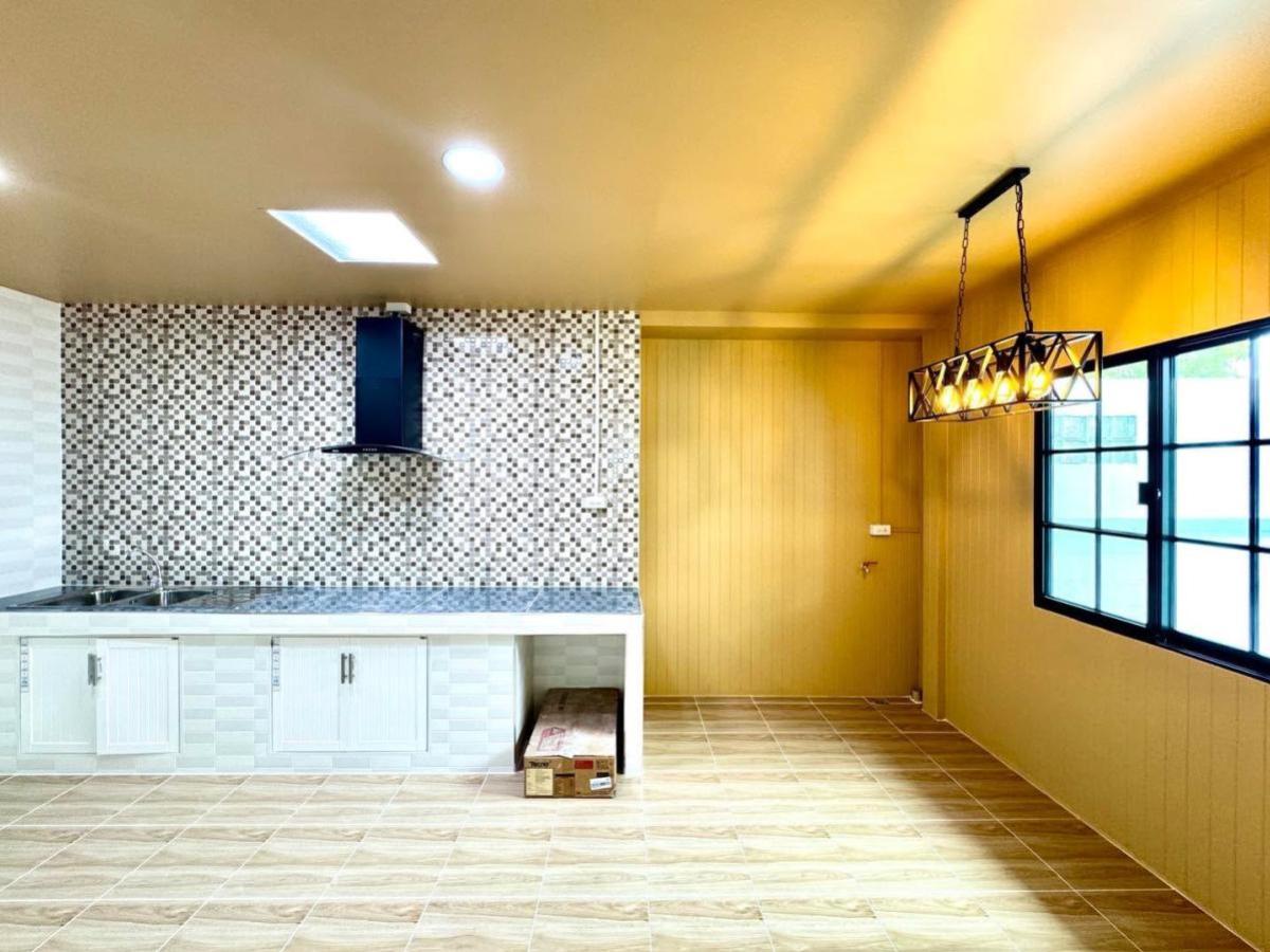 For SaleHousePathum Thani,Rangsit, Thammasat : For Sale House , Baan Pornjira khong 7 , wide frontage , newly renovated , Bueng Kham Phoi , Lam Luk Ka , Pathum Thani , CX-134003