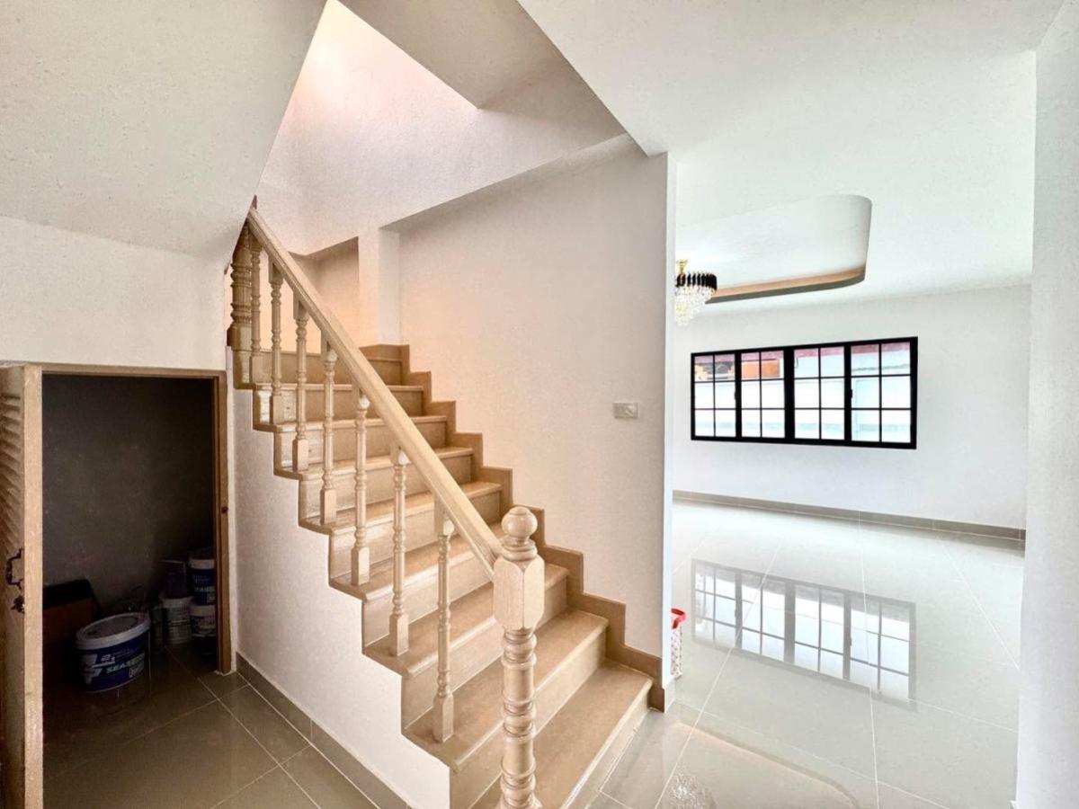 For SaleHousePathum Thani,Rangsit, Thammasat : For Sale House , Baan Pornjira khong 7 , wide frontage , newly renovated , Bueng Kham Phoi , Lam Luk Ka , Pathum Thani , CX-134003