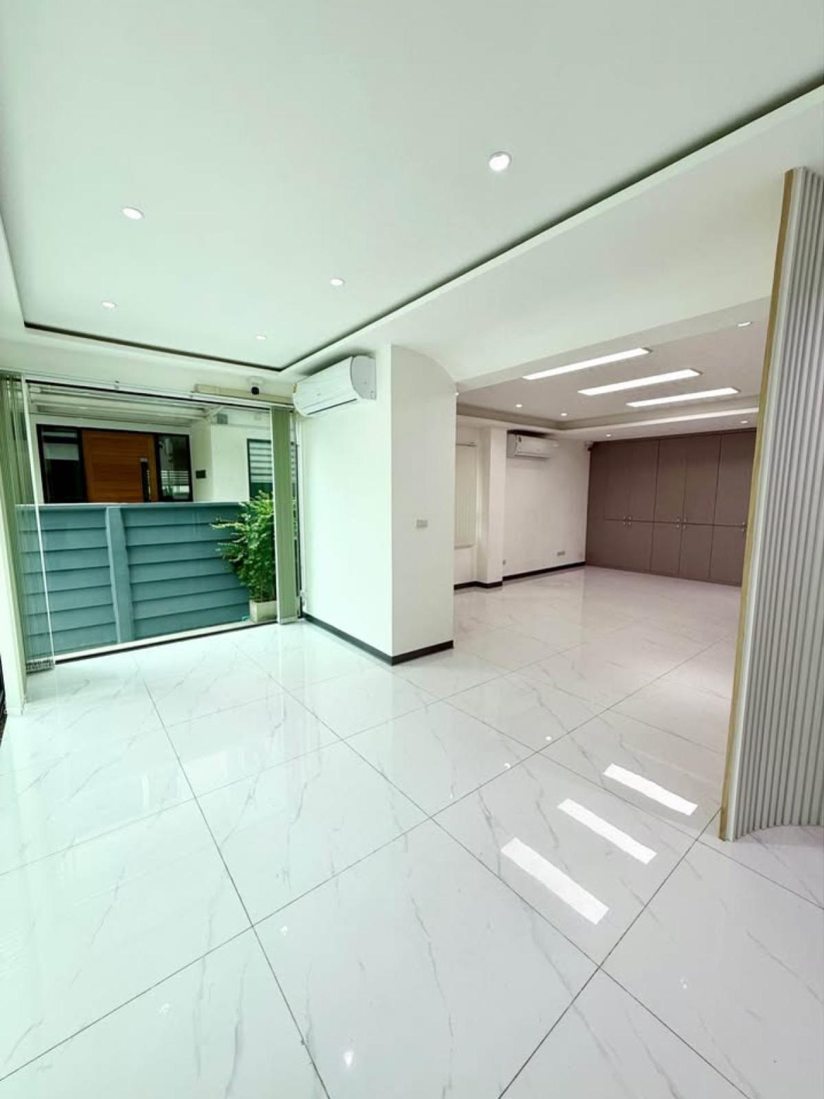 ขายทาวน์โฮมรัชดา ห้วยขวาง : ขายทาวน์เฮ้าส์/ทาวน์โฮม  บี สแควร์ พระราม 9-เหม่งจ๋าย รีโนเวทใหม่ วังทองหลาง เขต วังทองหลาง กรุงเทพ CX-133730