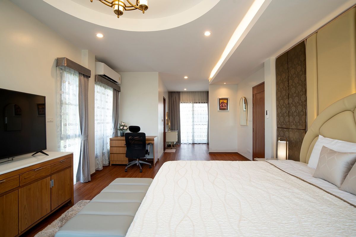 ให้เช่าบ้านลาดกระบัง สุวรรณภูมิ : ให้เช่า 200ตรว 6นอน6น้ำ มีสระว่ายน้ำ บ้านเดี่ยว 3 ชั้น PERFECT MASTERPIECE RAMA 9 ใกล้รถไฟฟ้า สถานีหัวหมาก 