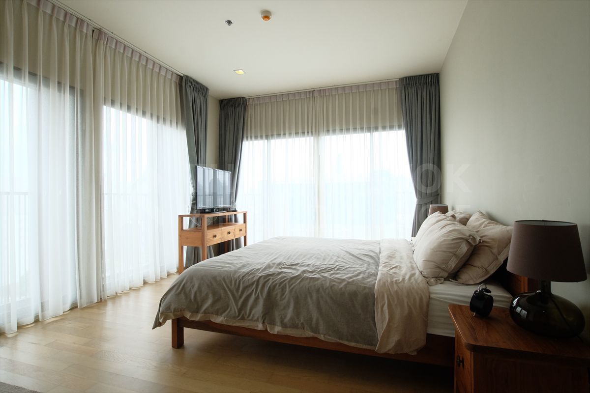 For SaleCondoSukhumvit, Asoke, Thonglor : 🔥 Rare Unit! Extra-Large Condo at Noble Reveal near BTS Thonglo