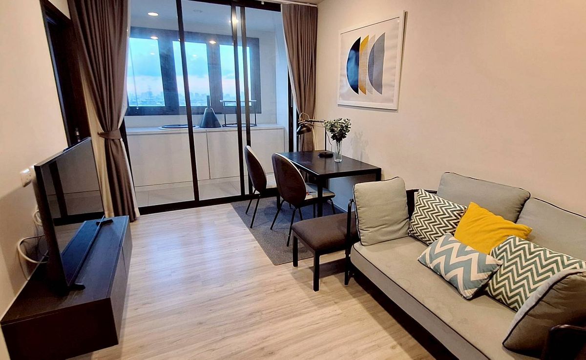 For RentCondoRatchadapisek, Huaikwang, Suttisan : XT Huaikhwang 🌇 Beautiful room with a modern design and a perfectly functional layout 🛋️  Conveniently located near MRT Huaikhwang📍