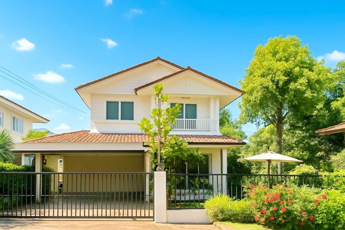 For RentHouseRattanathibet, Sanambinna : MRT TalatBangYai. 3.52km. Lotus KhlongThanon 2.7km. KhlongBangSai Luxury 2-story detached house for
