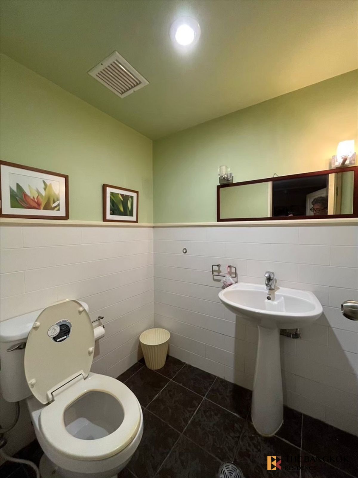 For SaleCondoSukhumvit, Asoke, Thonglor : Spacious, airy comfortable unit at Baan Suanpetch near BTS Phrom Phong