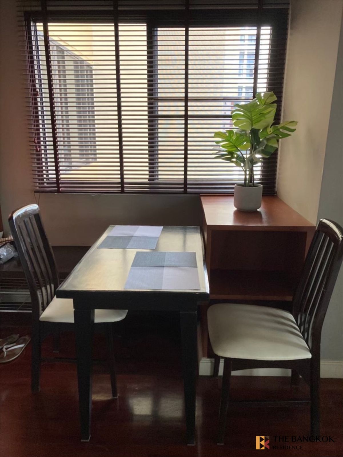 For SaleCondoSukhumvit, Asoke, Thonglor : Spacious, airy comfortable unit at Baan Suanpetch near BTS Phrom Phong