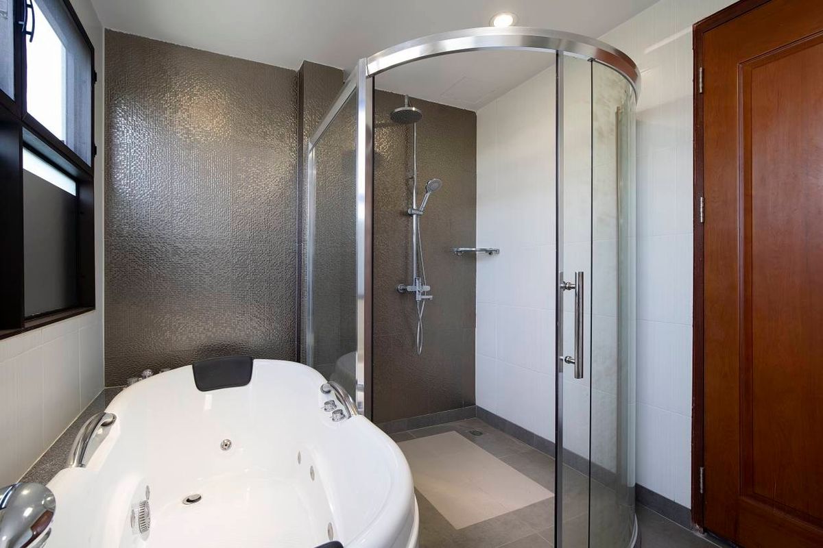 ให้เช่าบ้านลาดกระบัง สุวรรณภูมิ : ให้เช่า 200ตรว 6นอน6น้ำ มีสระว่ายน้ำ บ้านเดี่ยว 3 ชั้น PERFECT MASTERPIECE RAMA 9 ใกล้รถไฟฟ้า สถานีหัวหมาก 